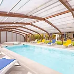호텔 Logis Restaurant Le Clos Fleuri 3*