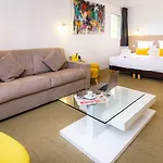 Logis Restaurant Le Clos Fleuri 3* كاستيلنوداري