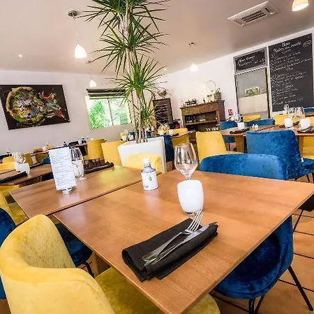 Logis Restaurant Le Clos Fleuri فندق كاستيلنوداري