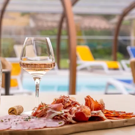호텔 Logis Restaurant Le Clos Fleuri 카스텔나우다리