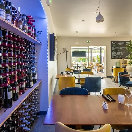 Hotel Logis Restaurant Le Clos Fleuri 3*