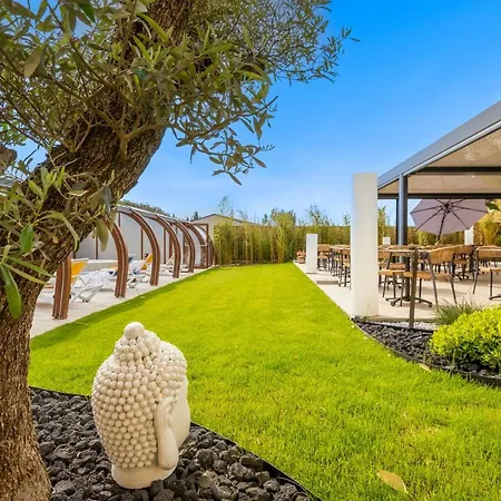 Logis Hotel Restaurant Le Clos Fleuri 3*