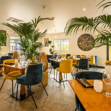 Logis Hotel Restaurant Le Clos Fleuri 3*