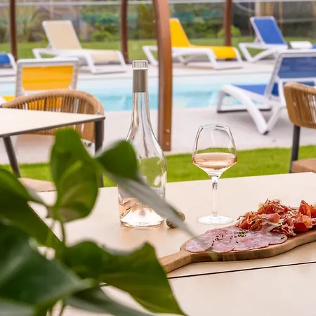 Logis Restaurant Le Clos Fleuri 3* 카스텔나우다리