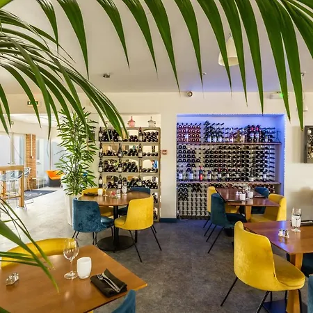 Hotel Logis Hotel Restaurant Le Clos Fleuri 3*