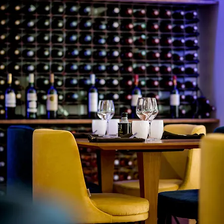 מלון Logis Restaurant Le Clos Fleuri קסטלנודארי