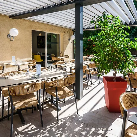 מלון Logis Restaurant Le Clos Fleuri 3*