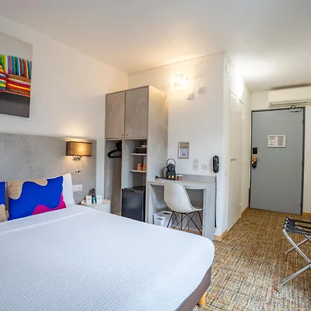 Hotel Logis Restaurant Le Clos Fleuri 3*