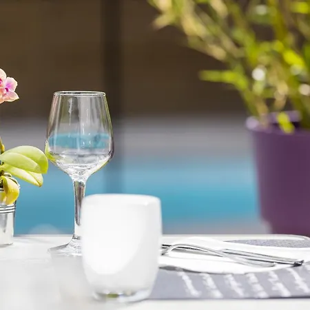 Logis Restaurant Le Clos Fleuri 3* 카스텔나우다리