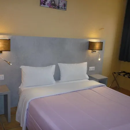 Hotel Logis Restaurant Le Clos Fleuri 3*