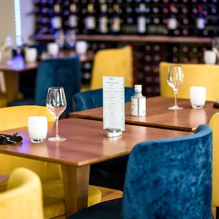 Logis Restaurant Le Clos Fleuri 호텔 카스텔나우다리
