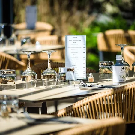호텔 Logis Restaurant Le Clos Fleuri 3*